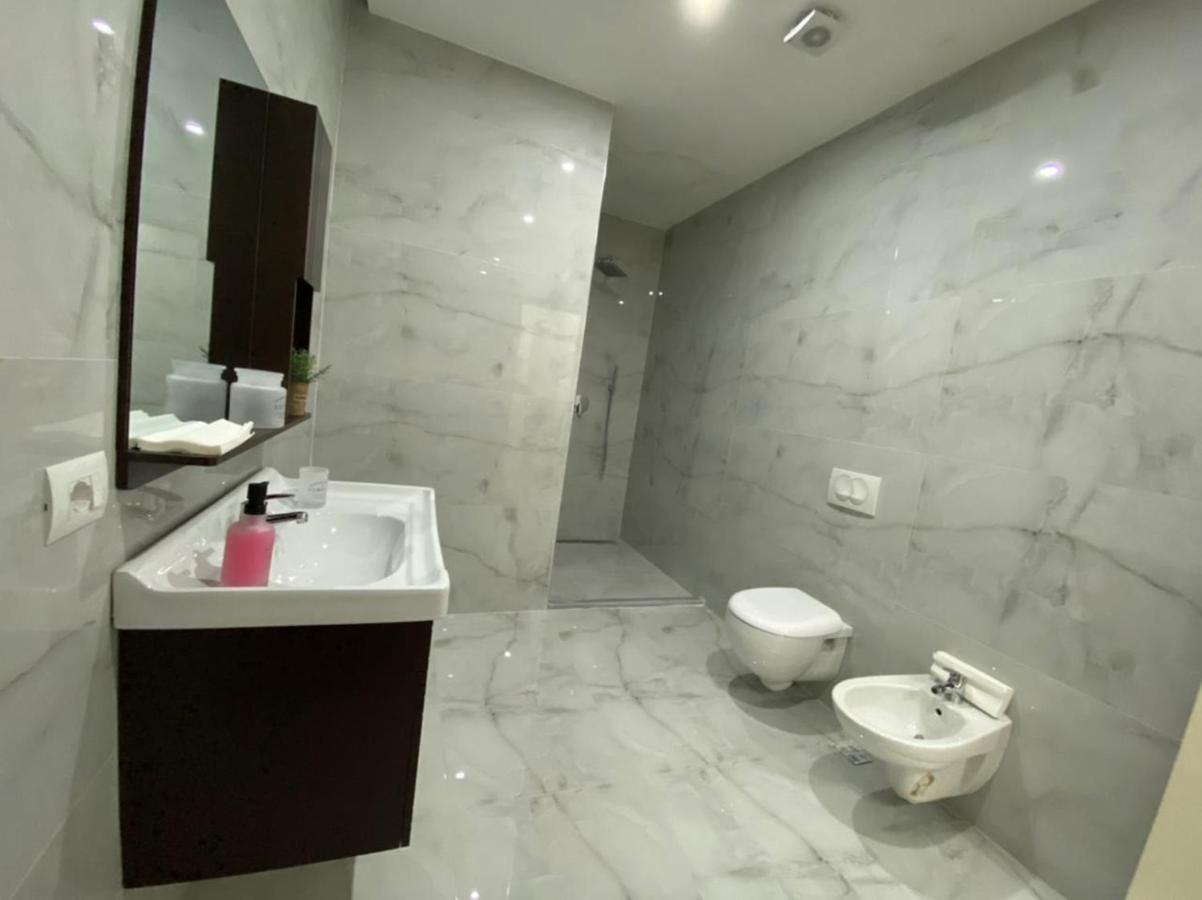 D Restaurant & Private Beach Hotel Durrës